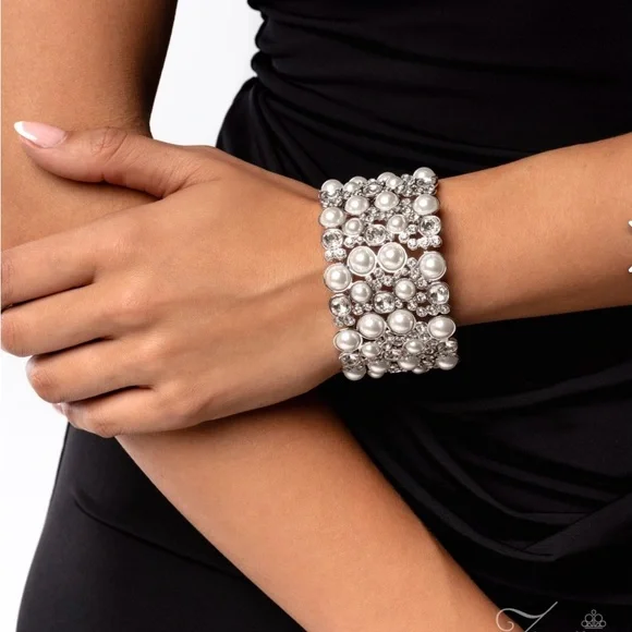 Comfortable Chic - Zi Collection Bracelet - Picture 1 of 2